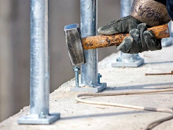 Najlepsze kotwy do betonu 10 mm – wybierz idealne mocowanie dla swojego projektu