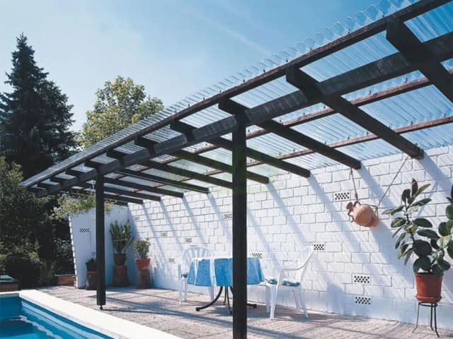 Co to jest poliwęglan? Poznaj jego właściwości i zastosowania