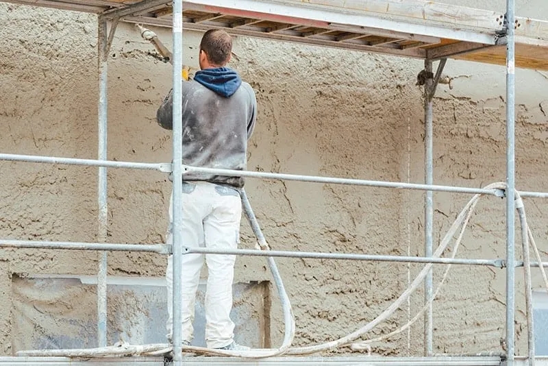 Gipsowa zaprawa tynkarska – kluczowe zastosowania w budownictwie, które musisz znać