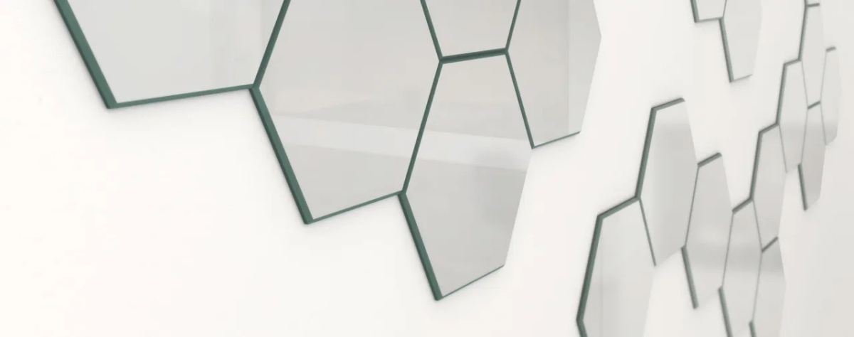 Trend alert: kompozycja z luster na ścianie