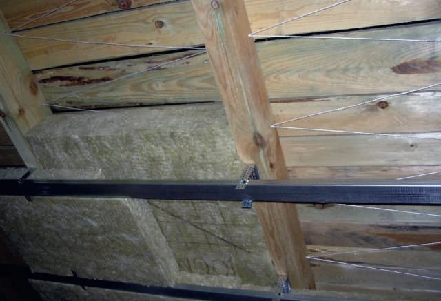 Jak kłaść wełnę na poddaszu - uniknij najczęstszych błędów i oszczędzaj na energii Jak kłaść wełnę na poddaszu - uniknij najczęstszych błędów i oszczędzaj na energii